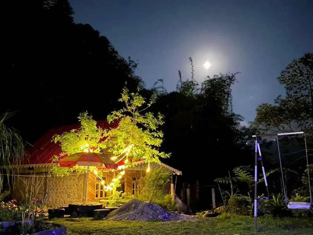 Night view of Manokamna Home Stay